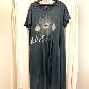 Extremely comfortable T-shirt dress that I just don’t wear anymore.